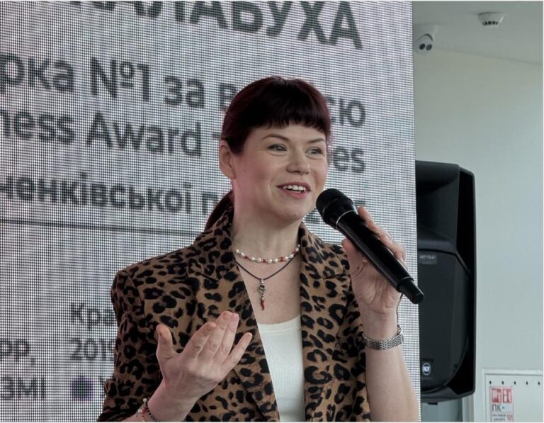 Людмила Калабуха бізнес-тренерка №1 з продажів в Україні виступ на IMPULSE Marketing Forum 2026 Рівне робота із запереченнями клієнтів тренінг з продажів