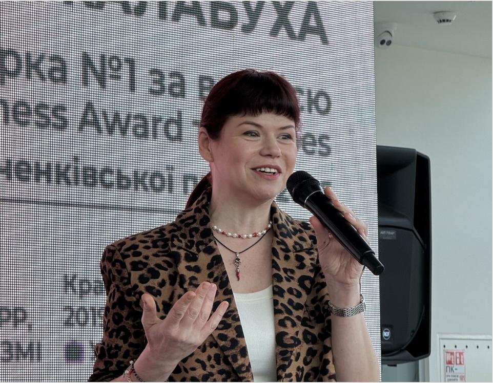Людмила Калабуха бізнес-тренерка №1 з продажів в Україні виступ на IMPULSE Marketing Forum 2026 Рівне робота із запереченнями клієнтів тренінг з продажів
