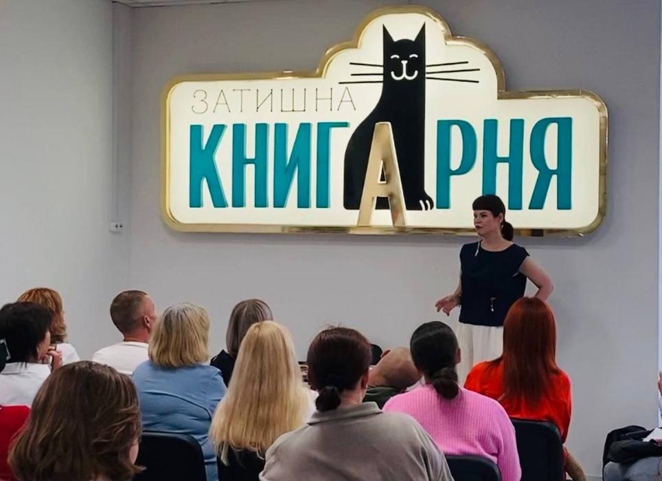 Людмила Калабуха проводить майстер-клас у Рівному про написання книги, вигідне видання та заробіток на авторстві.